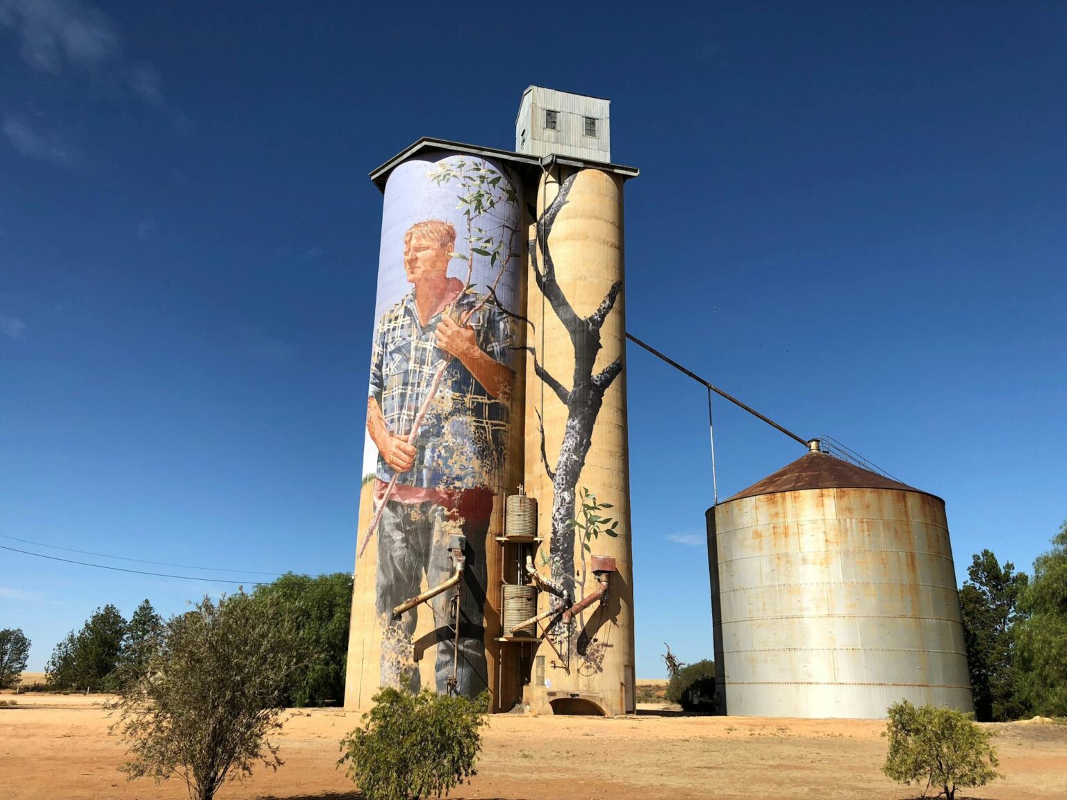 Silo at Patchewollock with painting of a man