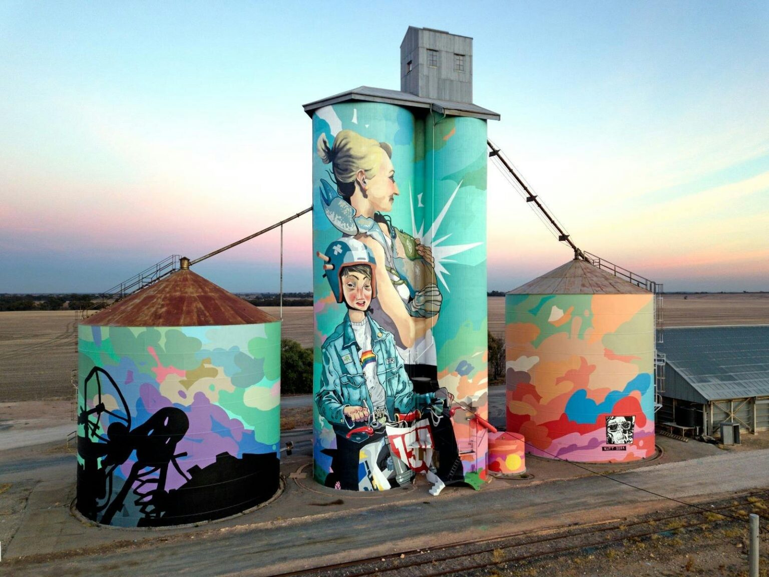 full length image of Albacutya Silo Art site