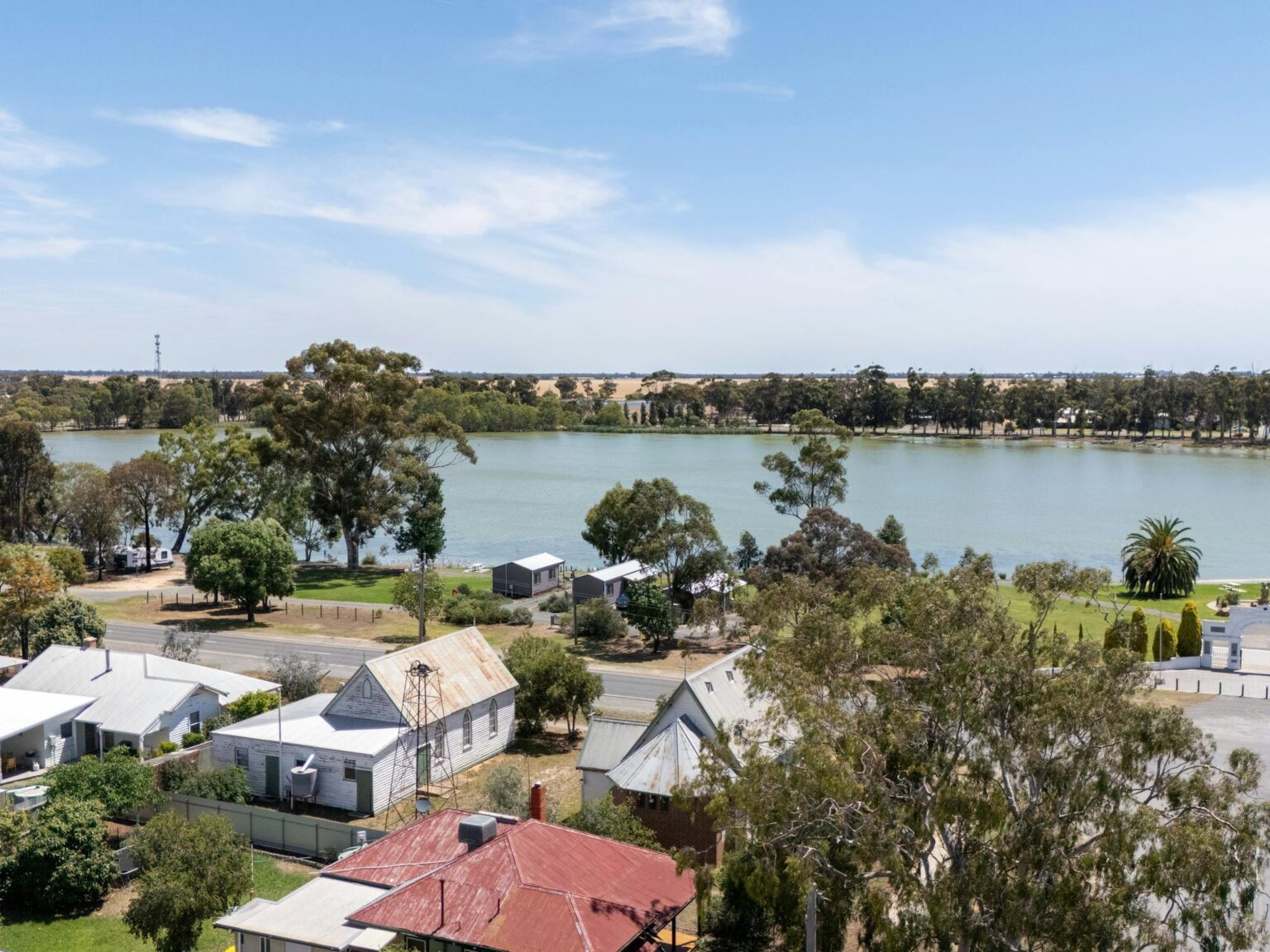 Murtoa caravan park and cabins on Lake Marma