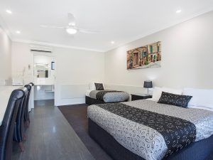 Deluxe Room - one Queen and one single bed