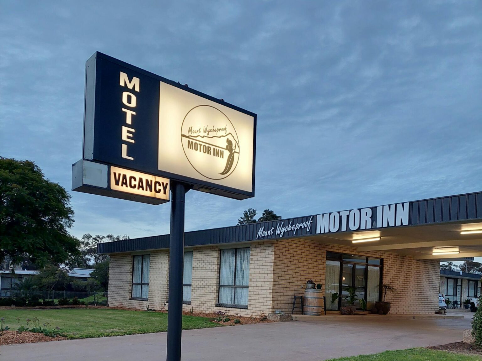 Mount Wycheproof Motor Inn Front of Motel