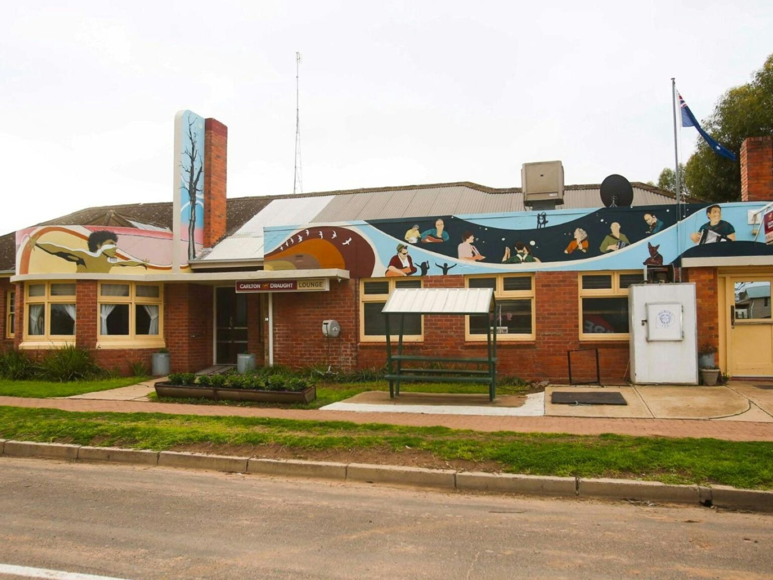 Photo of the exterior of the Patchewollock Hotel with murals