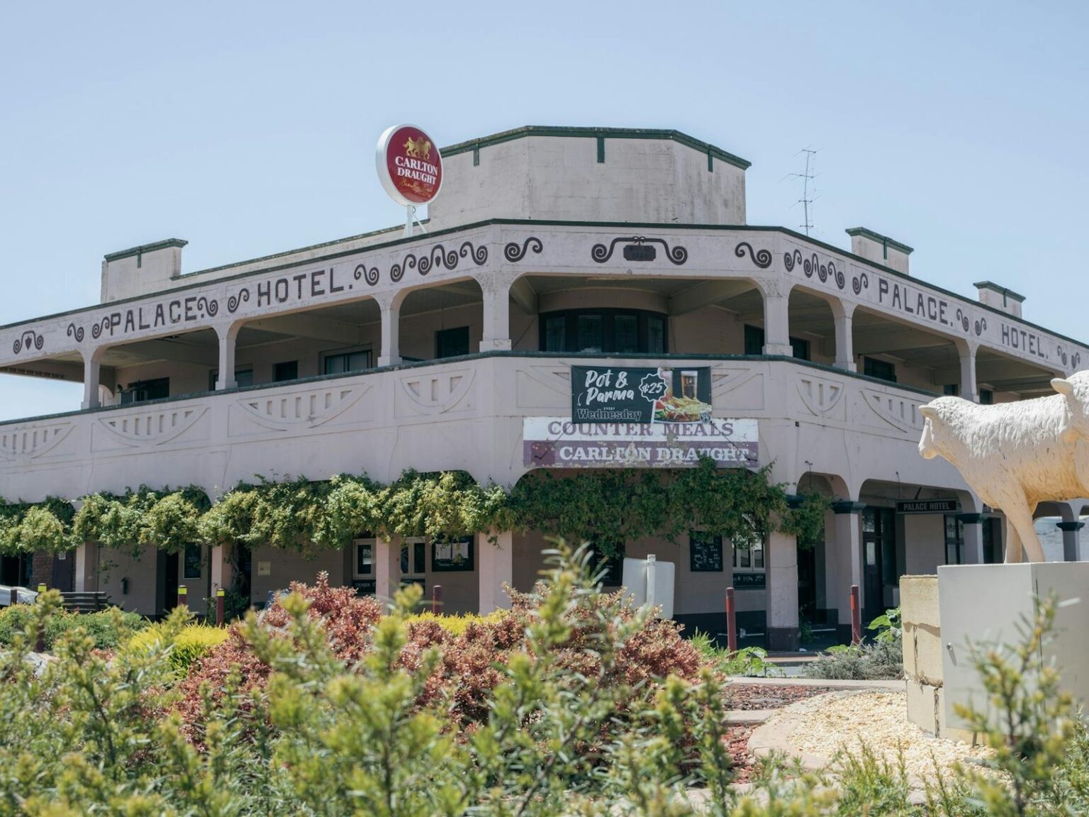 Exterior image of a large country hotel