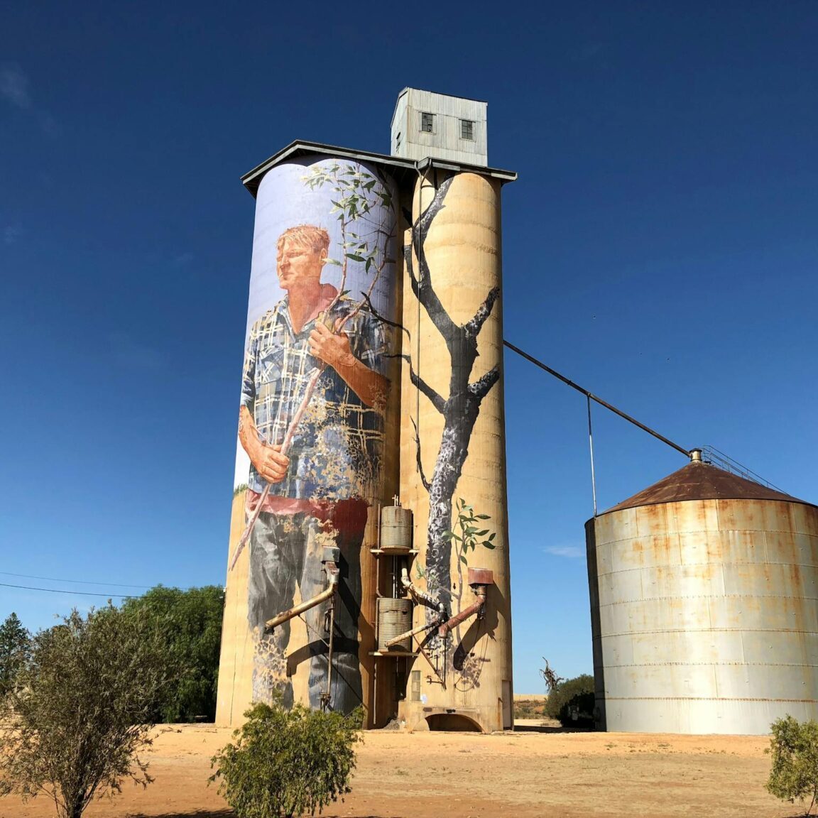 Silo at Patchewollock with painting of a man