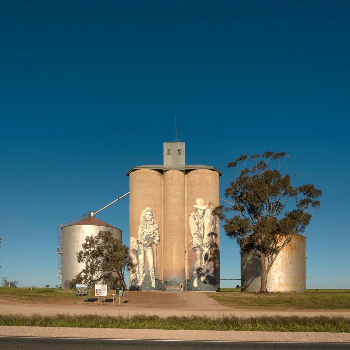 Photo of silo at Rosebery