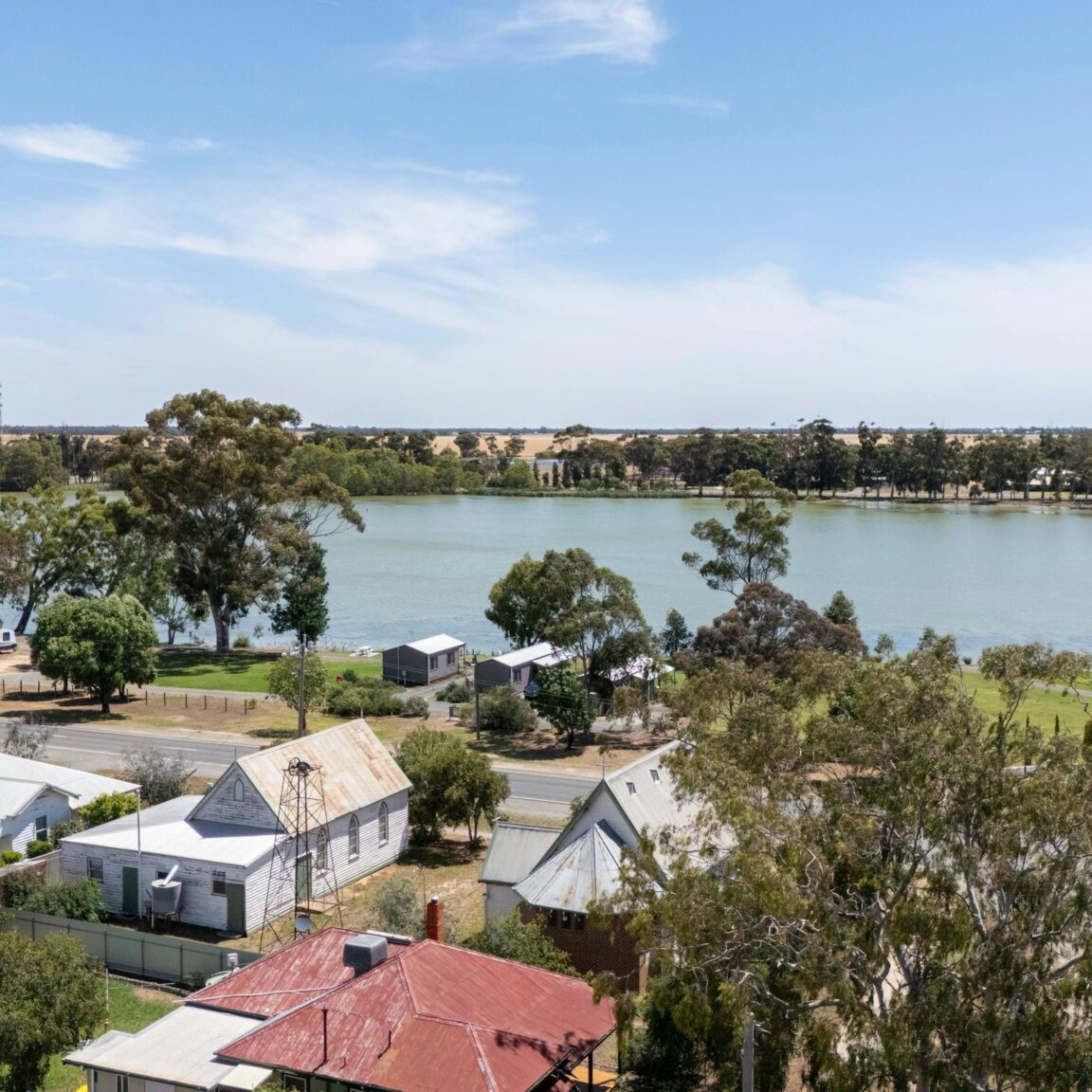 Murtoa caravan park and cabins on Lake Marma