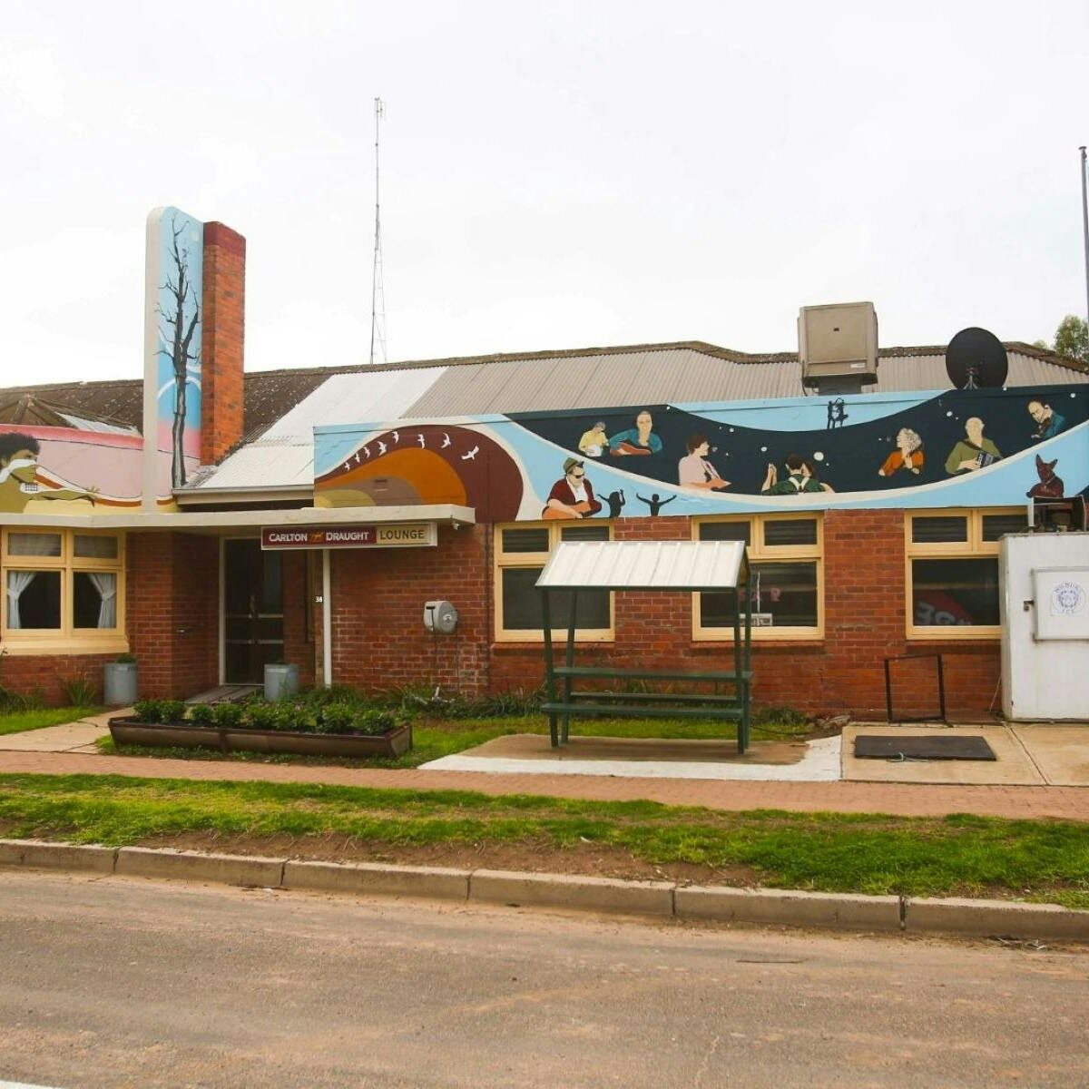 Photo of the exterior of the Patchewollock Hotel with murals
