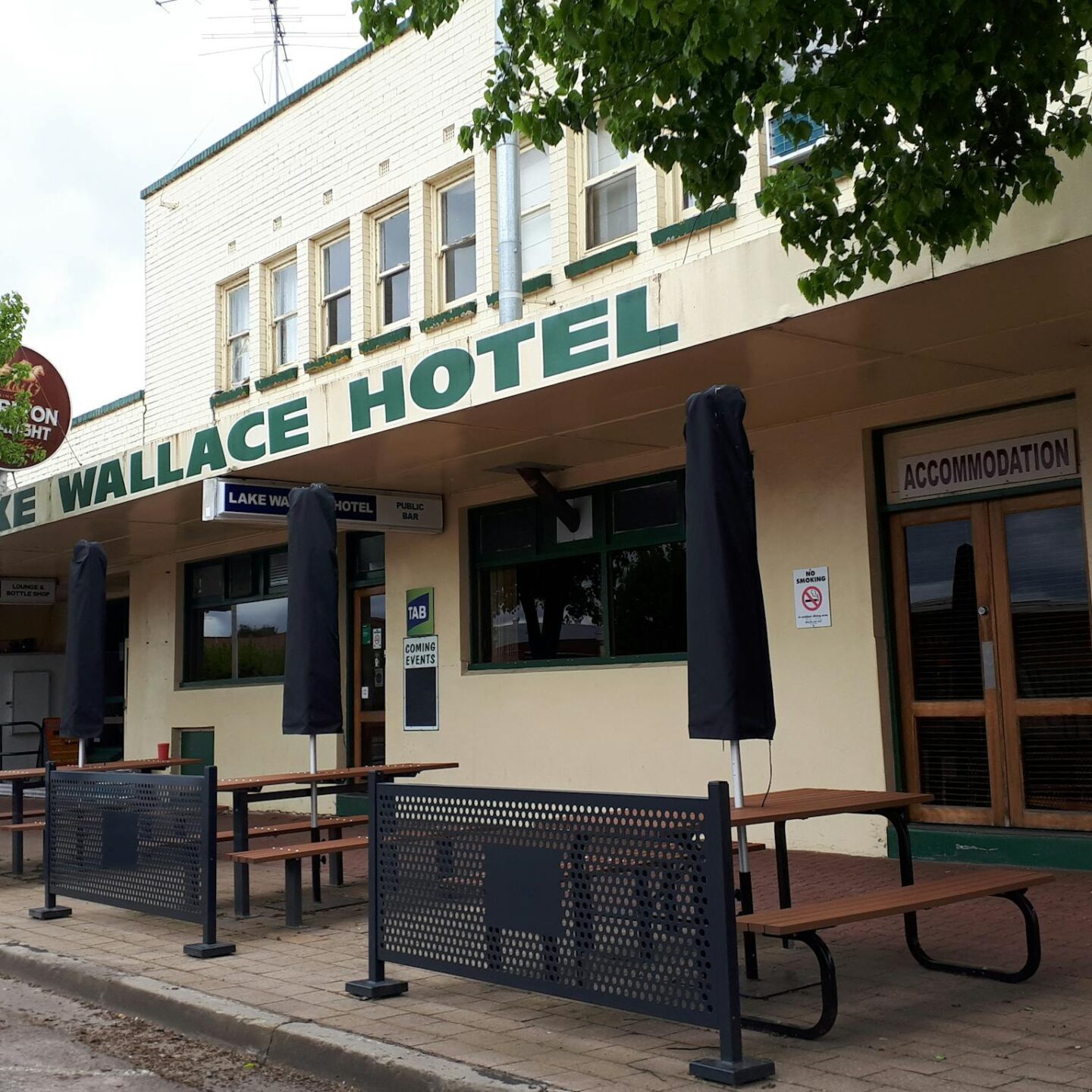 Lake Wallace Hotel