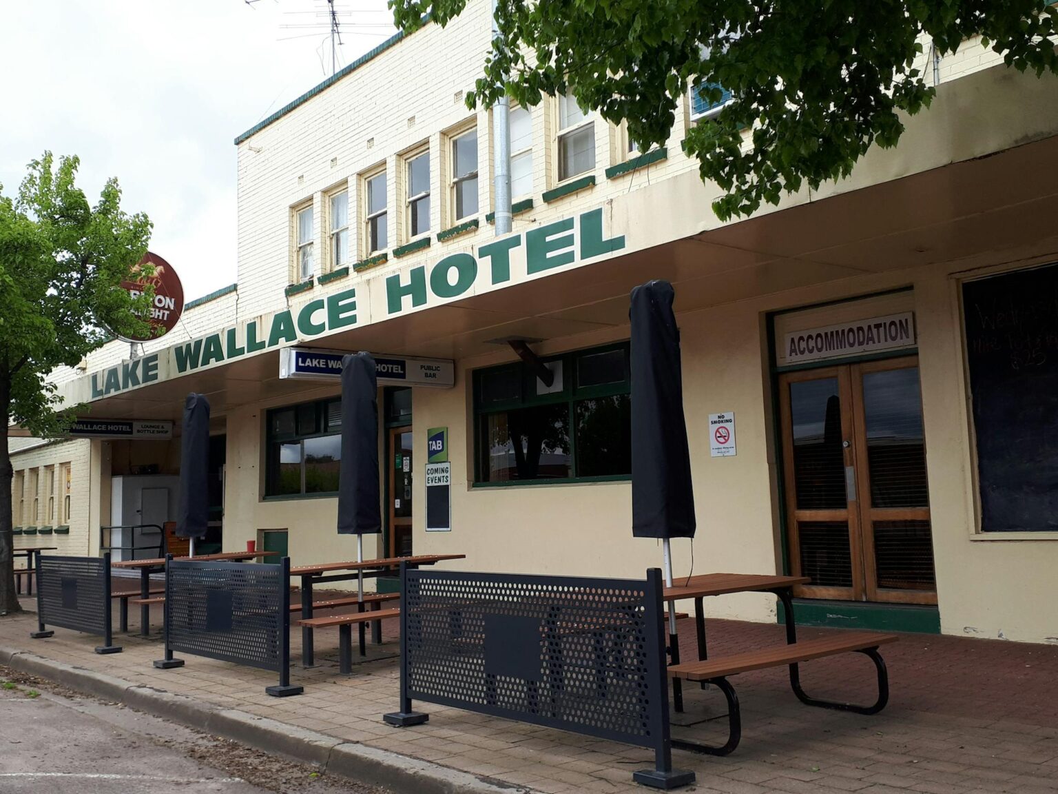 Lake Wallace Hotel