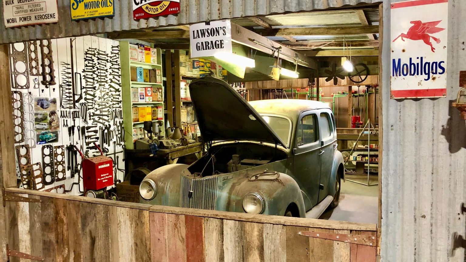 The car and garage are typical scenes of the 40's and 50's in Rupanyup.